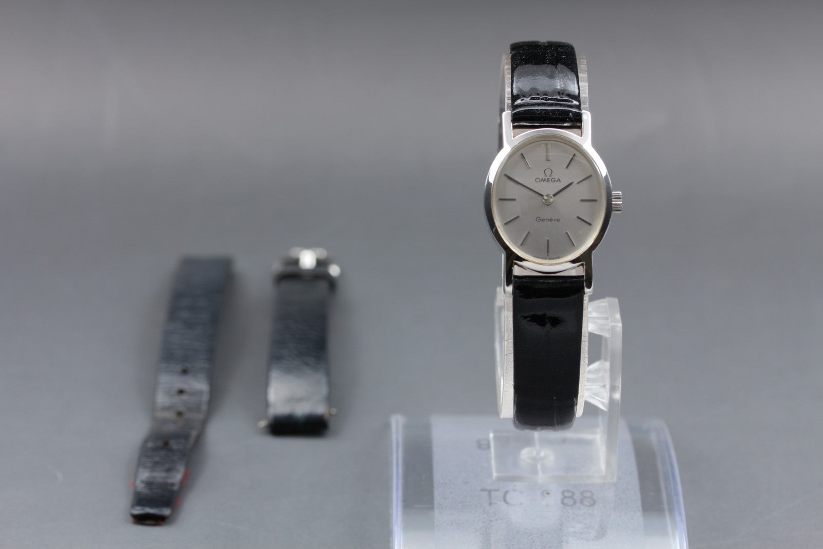 1973 Near MINT OMEGA Geneve 21mm 511.0411 Manual Silver Dial Women's Vintage