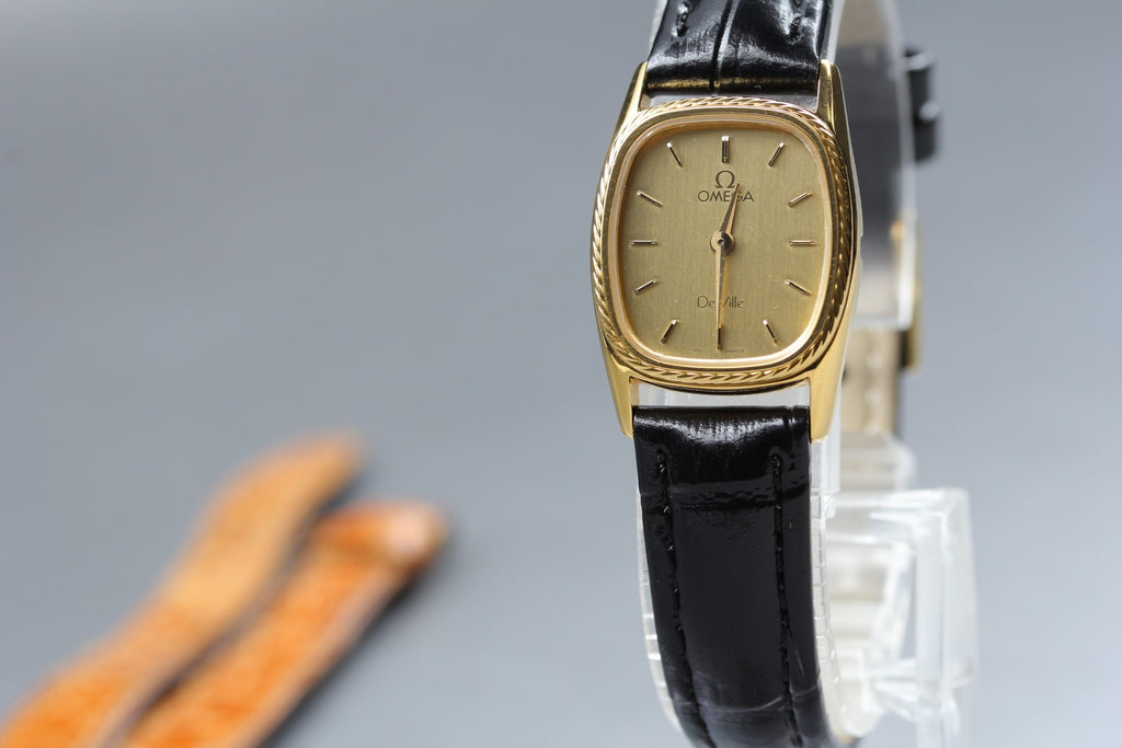 1982 Near MINT OMEGA De Ville 19mm 591.0233 Quartz Gold Dial Women's Vintage