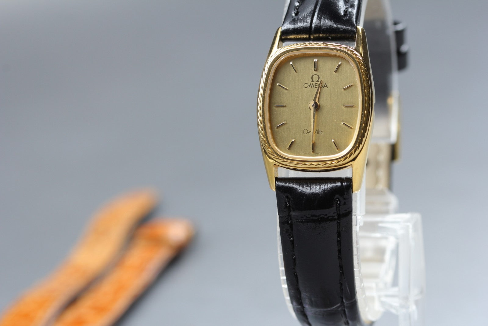 1982 Near MINT OMEGA De Ville 19mm 591.0233 Quartz Gold Dial Women's Vintage