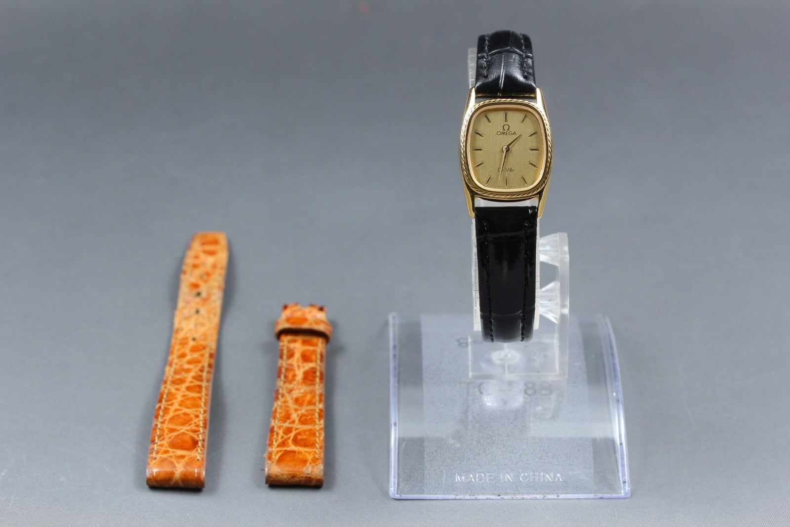 1982 Near MINT OMEGA De Ville 19mm 591.0233 Quartz Gold Dial Women's Vintage
