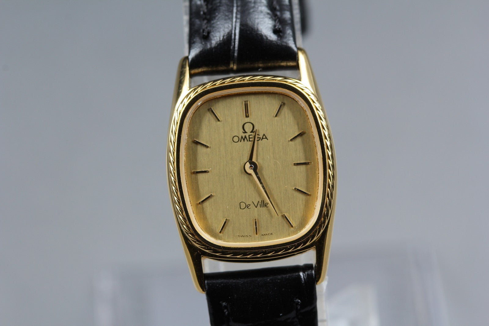 1982 Near MINT OMEGA De Ville 19mm 591.0233 Quartz Gold Dial Women's Vintage