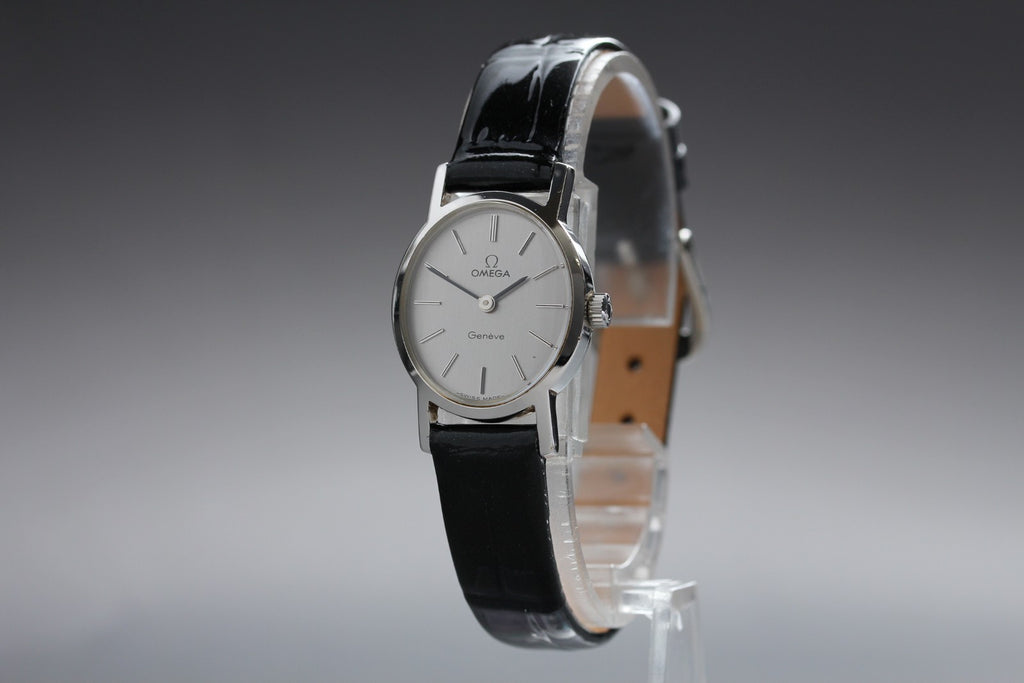 1973 Near MINT OMEGA Geneve 21mm 511.0411 Manual Silver Dial Women's Vintage