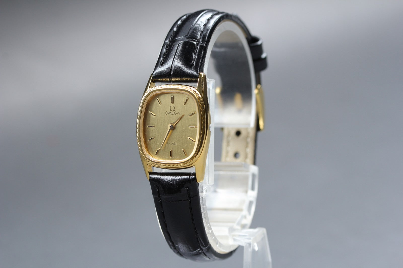 1982 Near MINT OMEGA De Ville 19mm 591.0233 Quartz Gold Dial Women's Vintage