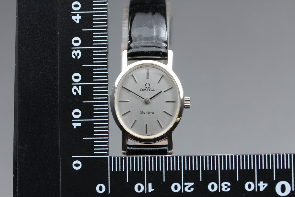 1973 Near MINT OMEGA Geneve 21mm 511.0411 Manual Silver Dial Women's Vintage