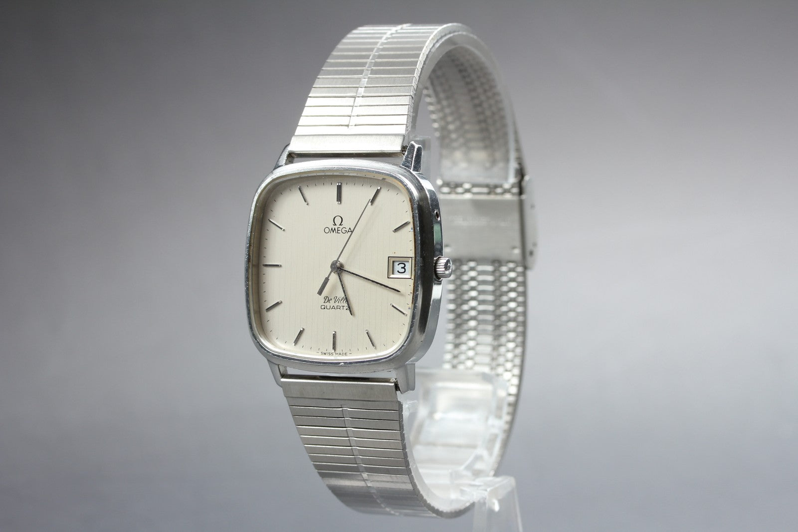 1980 Near MINT OMEGA De Ville 33mm 192.0049 Quartz Silver Dial Men's Vintage