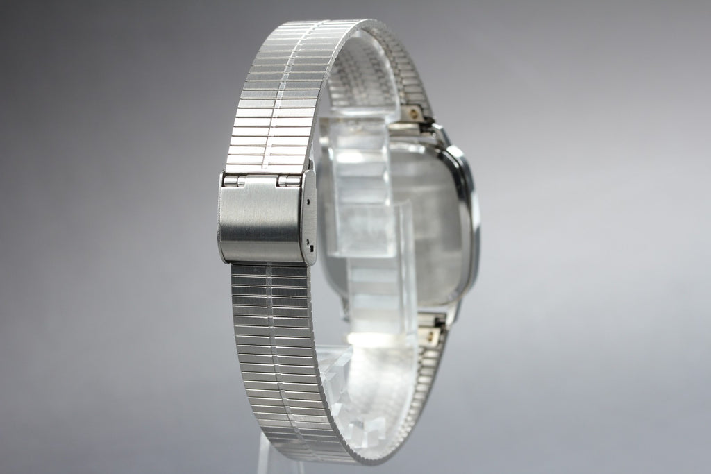 1980 Near MINT OMEGA De Ville 33mm 192.0049 Quartz Silver Dial Men's Vintage
