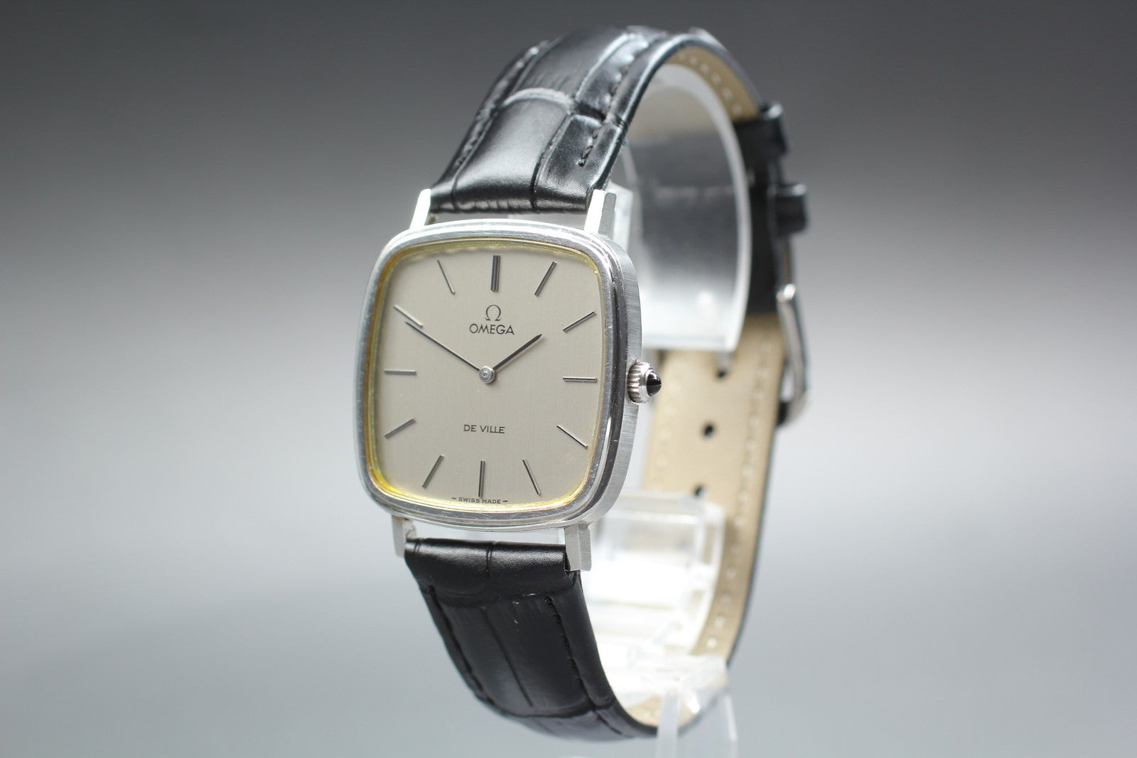 1977 Near MINT OMEGA De Ville 31mm 111.0118 Manual Silver Dial Men's Vintage