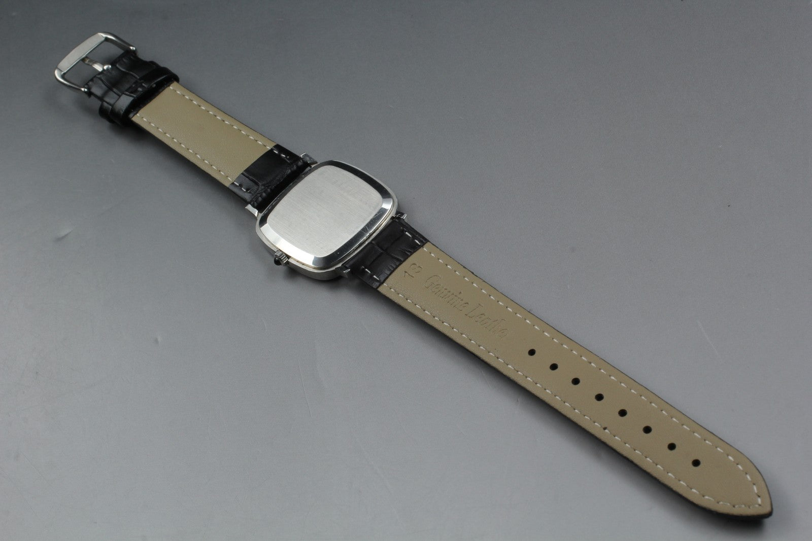 1977 Near MINT OMEGA De Ville 31mm 111.0118 Manual Silver Dial Men's Vintage