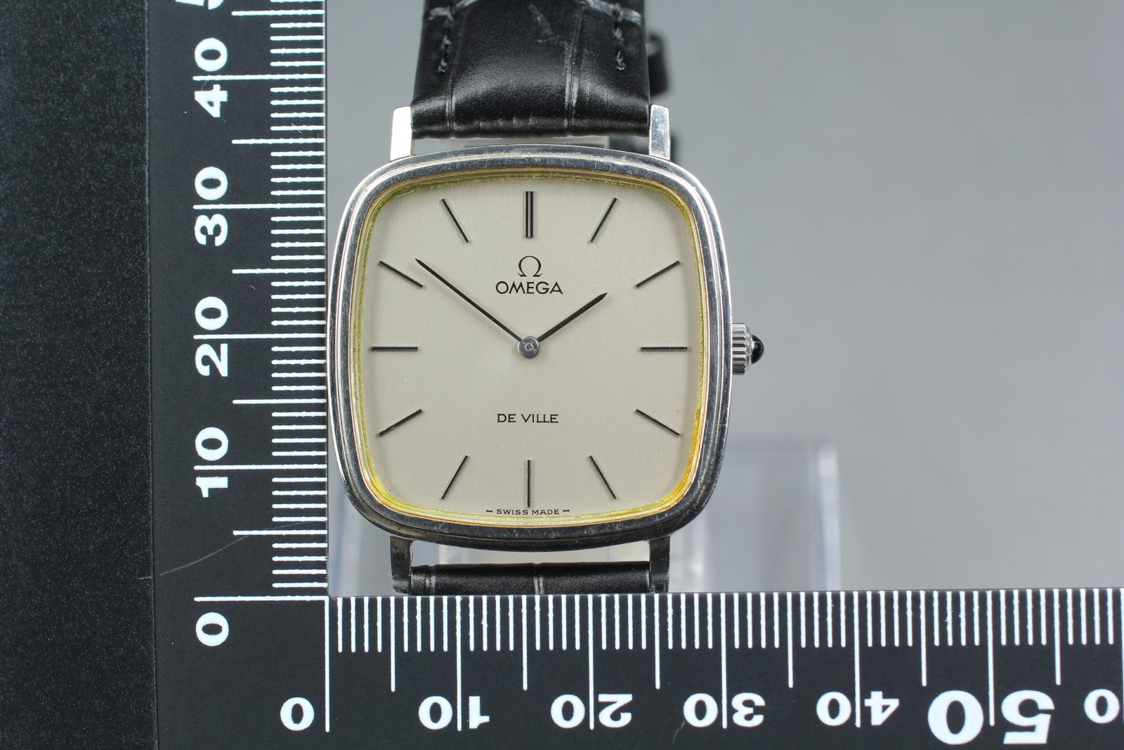 1977 Near MINT OMEGA De Ville 31mm 111.0118 Manual Silver Dial Men's Vintage