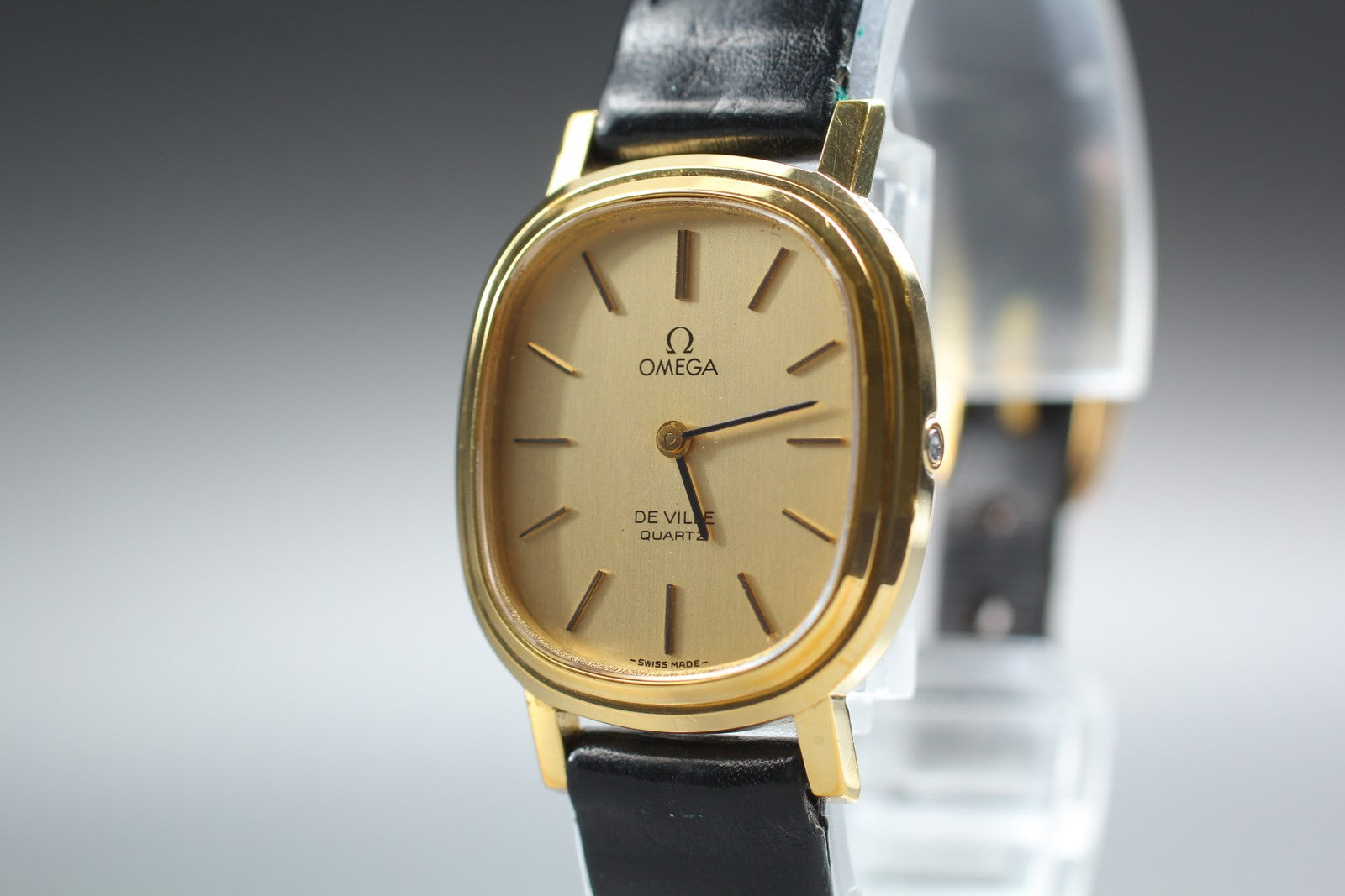 1979 Near MINT OMEGA De Ville 24mm 591.0021 Quartz Gold Dial Women's Vintage