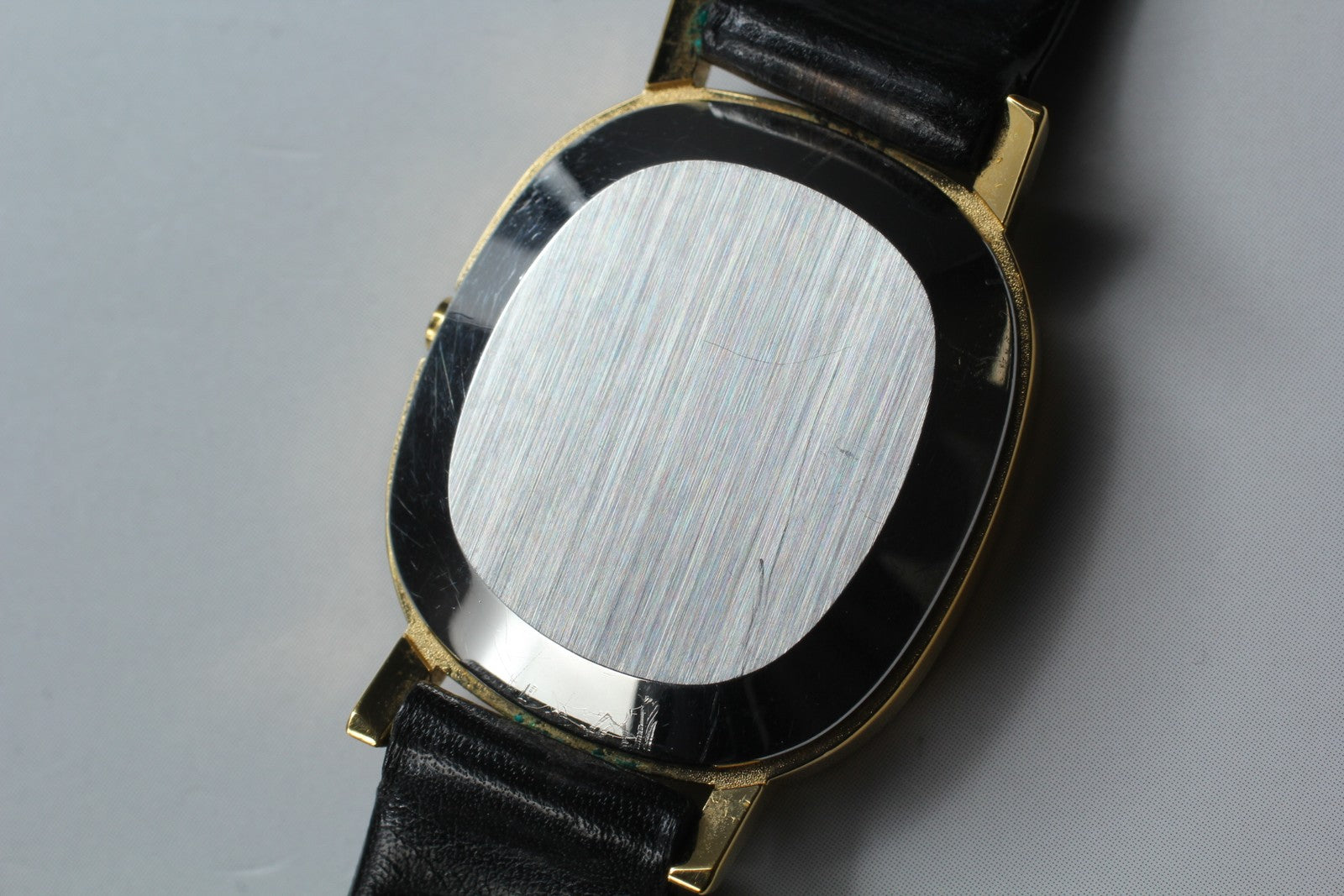 1979 Near MINT OMEGA De Ville 24mm 591.0021 Quartz Gold Dial Women's Vintage
