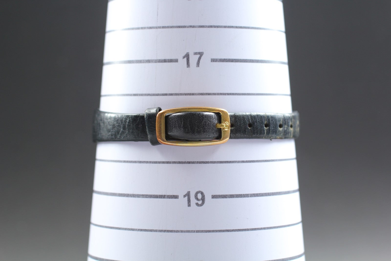 1979 Near MINT OMEGA De Ville 24mm 591.0021 Quartz Gold Dial Women's Vintage