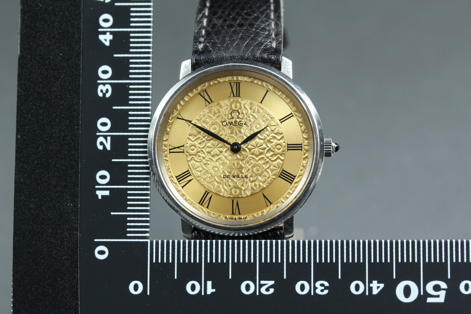 1973 Near MINT OMEGA De Ville 33mm 111.0107 Manual Floral Dial Men's Vintage