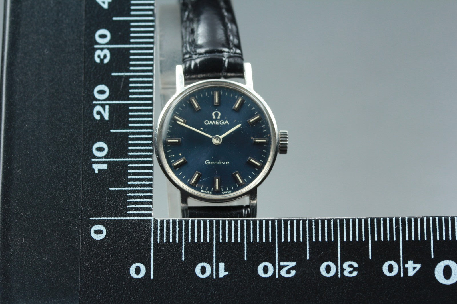 1970 Near MINT OMEGA Geneve 20mm 511.346 Manual Wind Navy Dial Women's Vintage