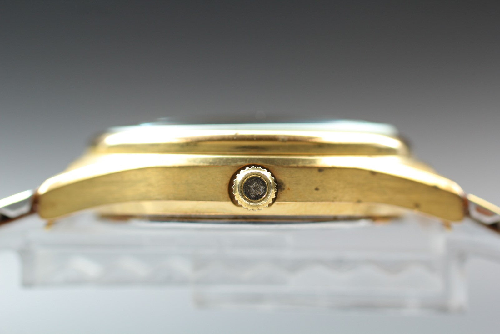 1977 Near MINT OMEGA Seamaster 35mm 196.0116 Quartz Gold Dial Men's Vintage