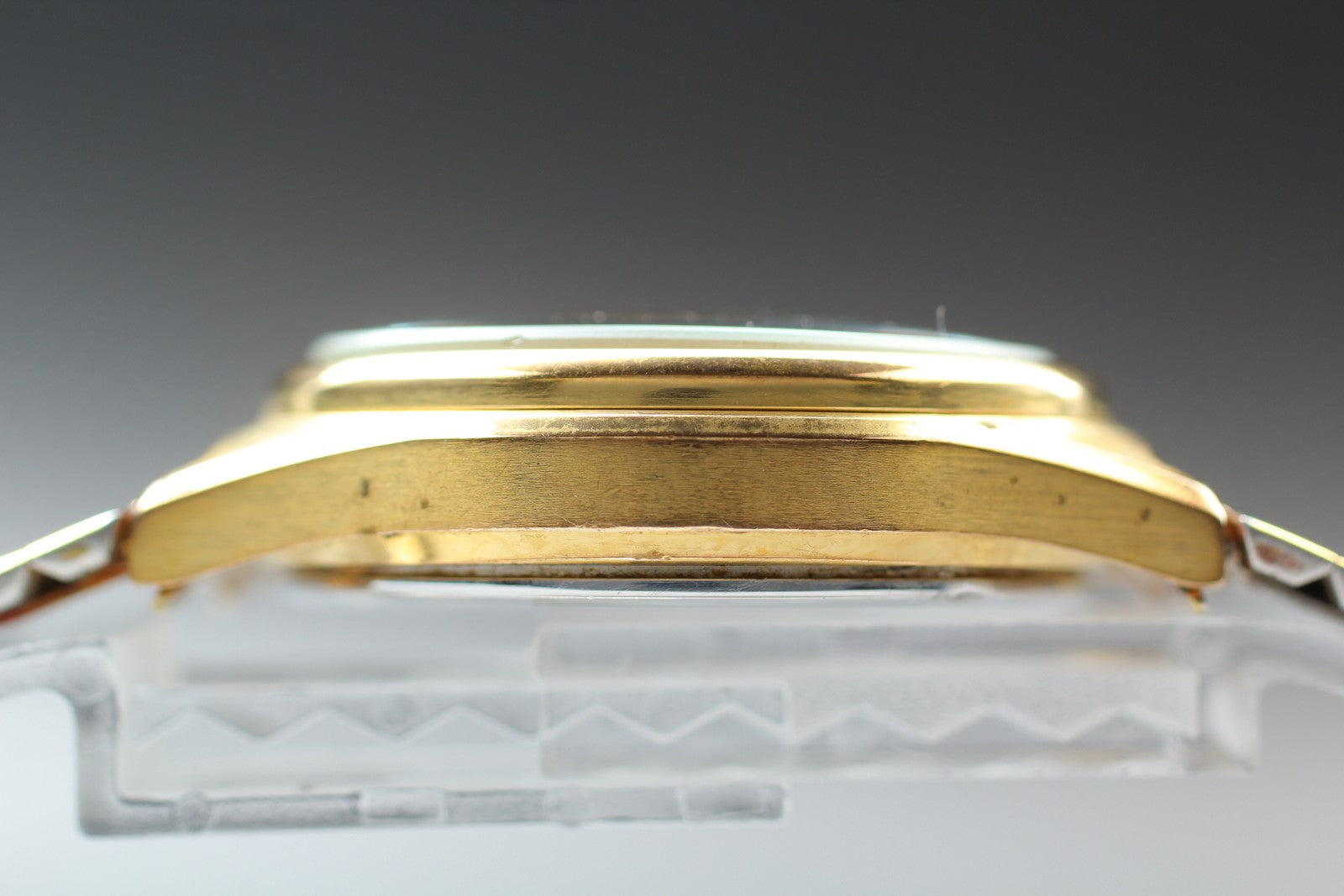 1977 Near MINT OMEGA Seamaster 35mm 196.0116 Quartz Gold Dial Men's Vintage