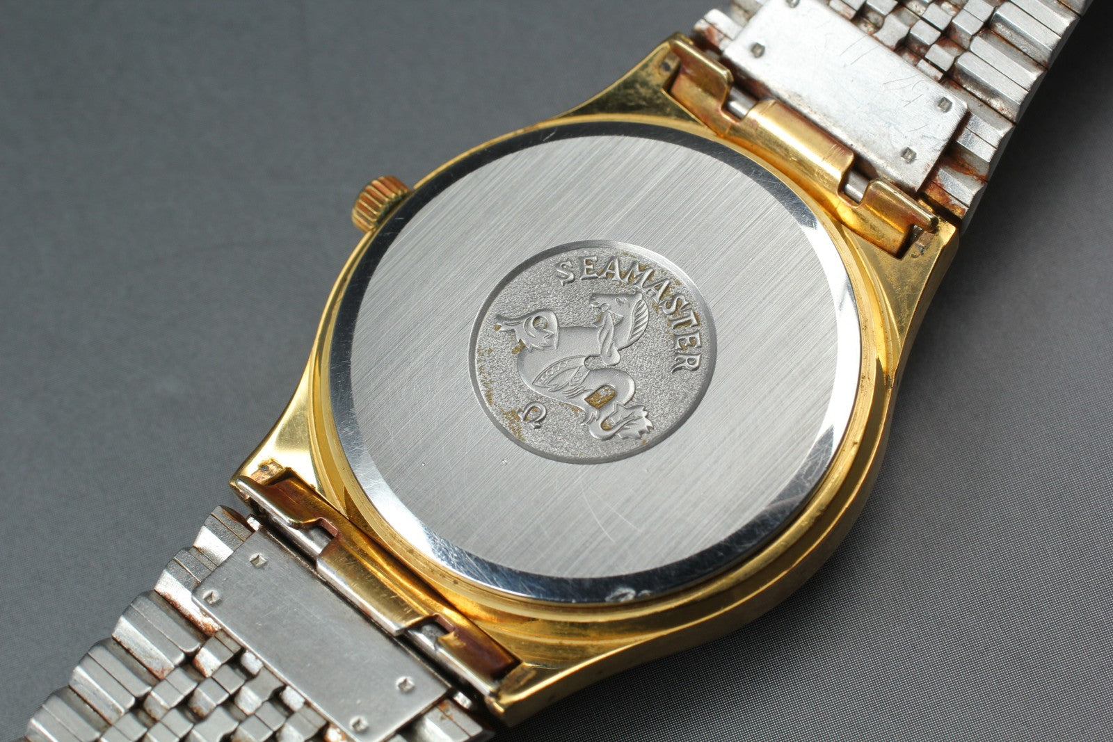 1977 Near MINT OMEGA Seamaster 35mm 196.0116 Quartz Gold Dial Men's Vintage