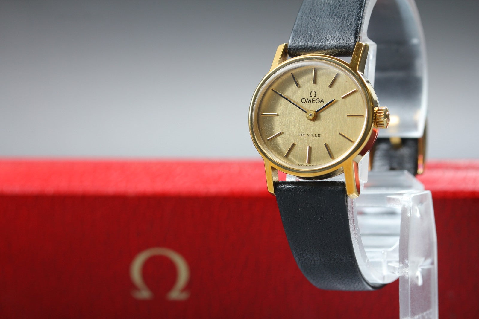 1977 Near MINT/Box OMEGA De Ville 24mm 511.0508 Manual Gold Dial Women's Vintage
