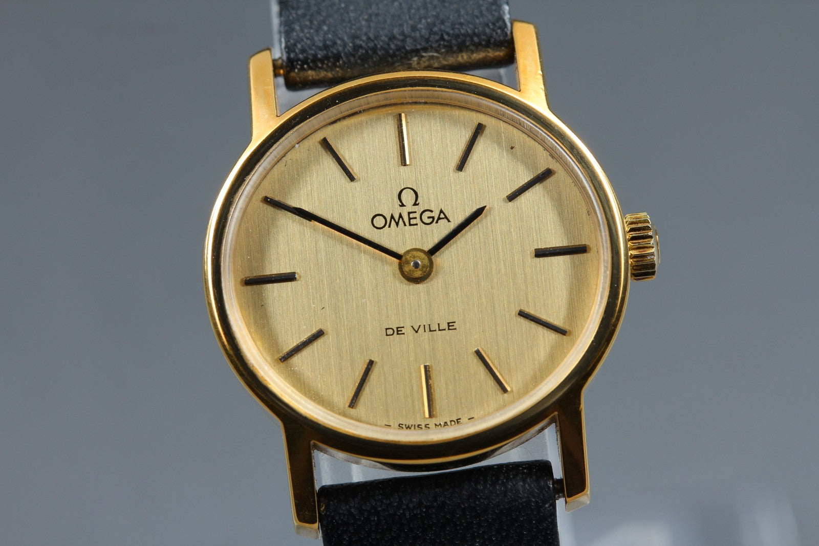 1977 Near MINT/Box OMEGA De Ville 24mm 511.0508 Manual Gold Dial Women's Vintage