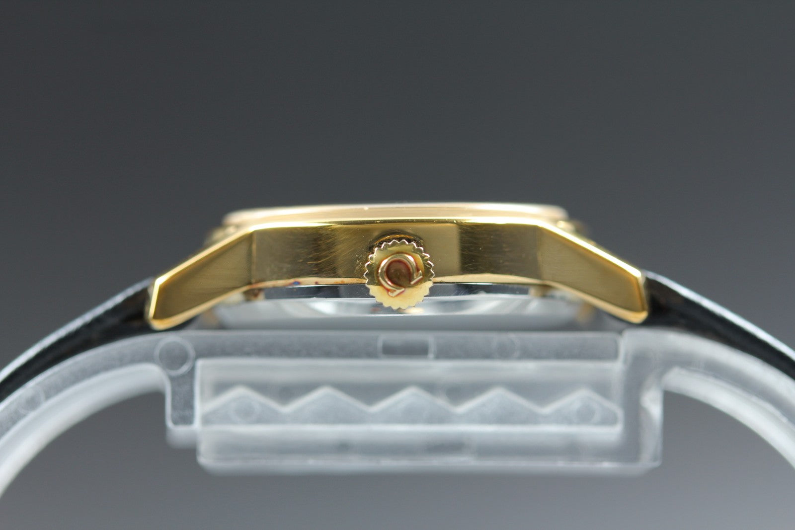 1977 Near MINT/Box OMEGA De Ville 24mm 511.0508 Manual Gold Dial Women's Vintage