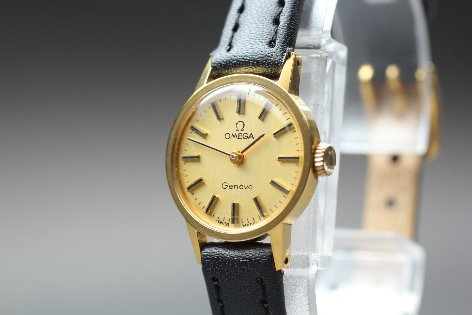 1974 Near MINT OMEGA Geneve 20mm 511.0451 Manual Wind Gold Dial Women's Vintage