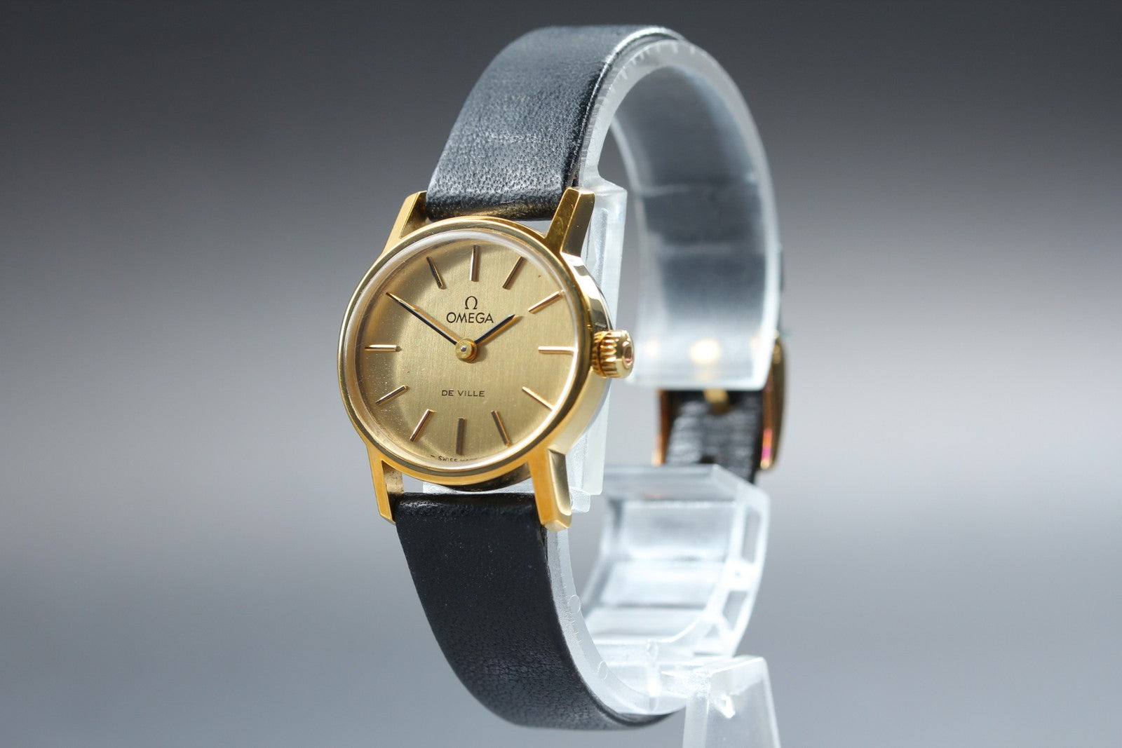 1977 Near MINT/Box OMEGA De Ville 24mm 511.0508 Manual Gold Dial Women's Vintage