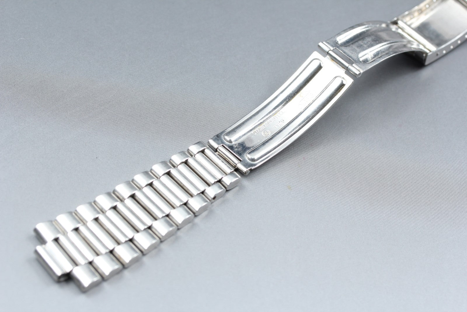 Near MINT OMEGA Bracelet FF002/1125 20mm Stainless Steel Silver Men's Vintage