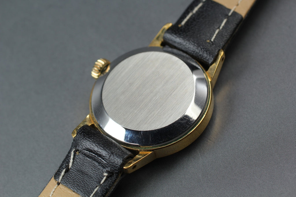 1974 Near MINT OMEGA Geneve 20mm 511.0451 Manual Wind Gold Dial Women's Vintage