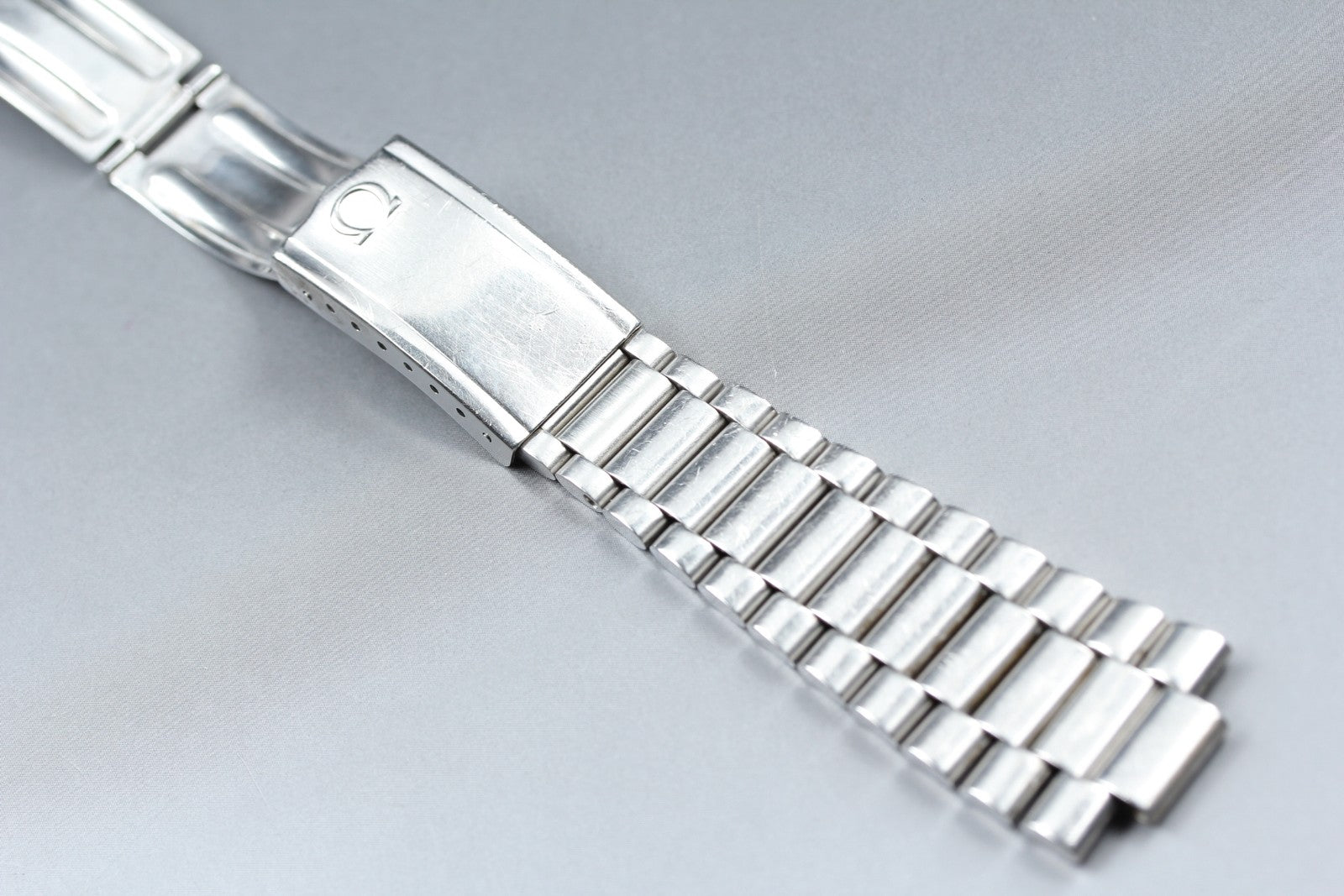 Near MINT OMEGA Bracelet FF002/1125 20mm Stainless Steel Silver Men's Vintage