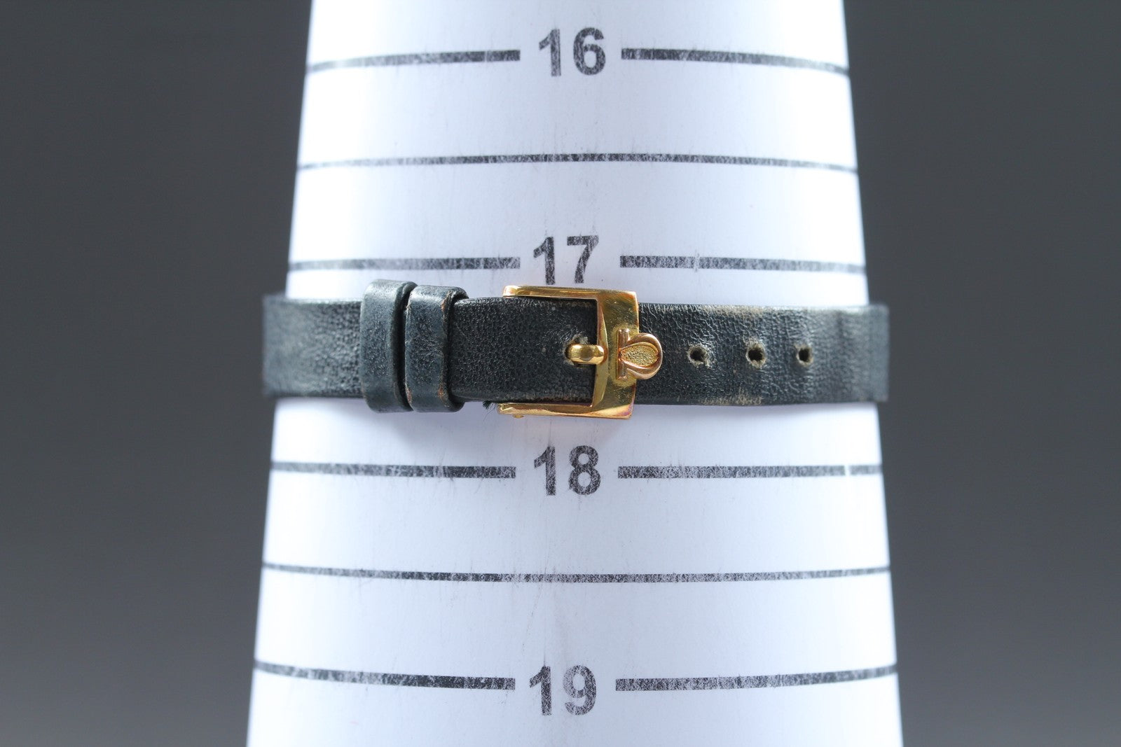 1977 Near MINT/Box OMEGA De Ville 24mm 511.0508 Manual Gold Dial Women's Vintage