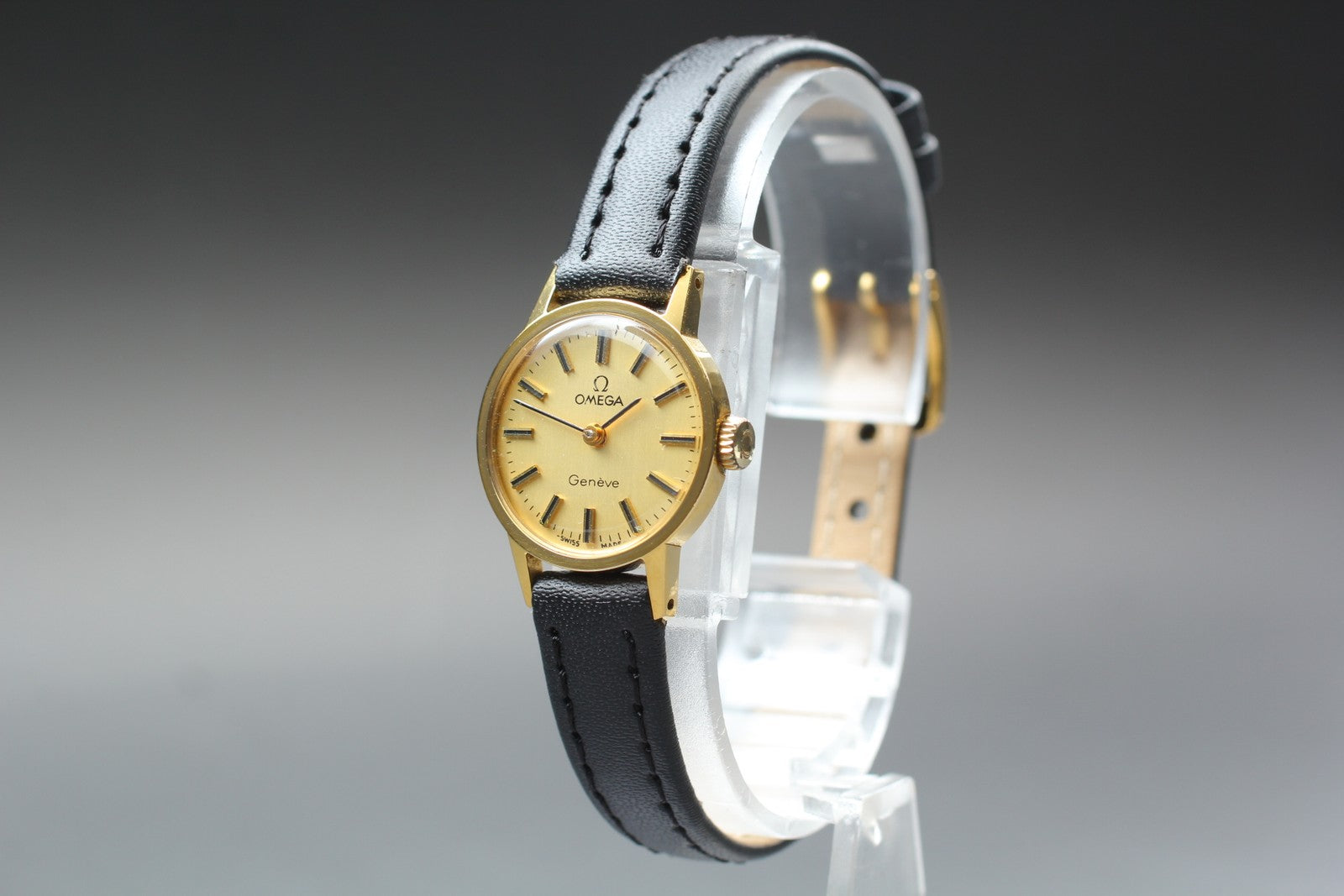 1974 Near MINT OMEGA Geneve 20mm 511.0451 Manual Wind Gold Dial Women's Vintage