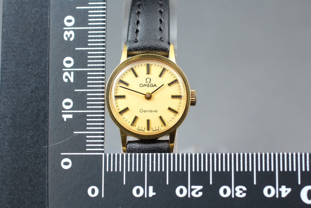 1974 Near MINT OMEGA Geneve 20mm 511.0451 Manual Wind Gold Dial Women's Vintage
