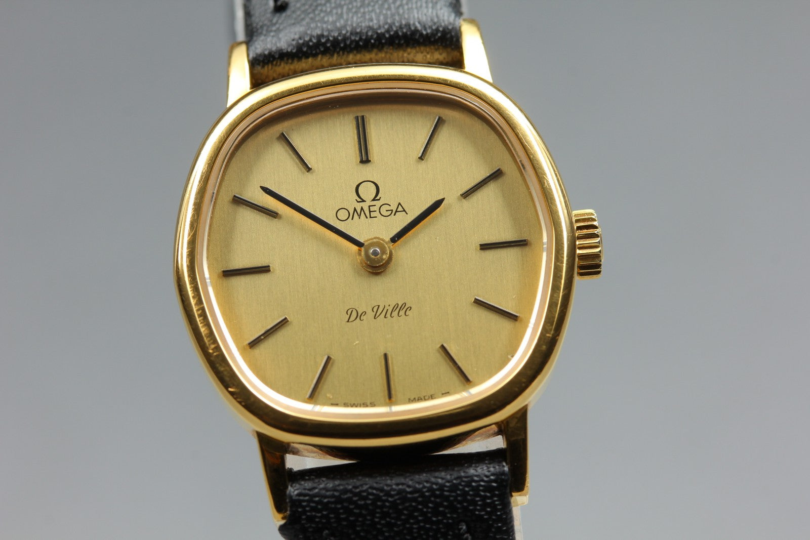 1979 Near MINT OMEGA De Ville 22mm 511.0559 Manual Gold Dial Women's Vintage
