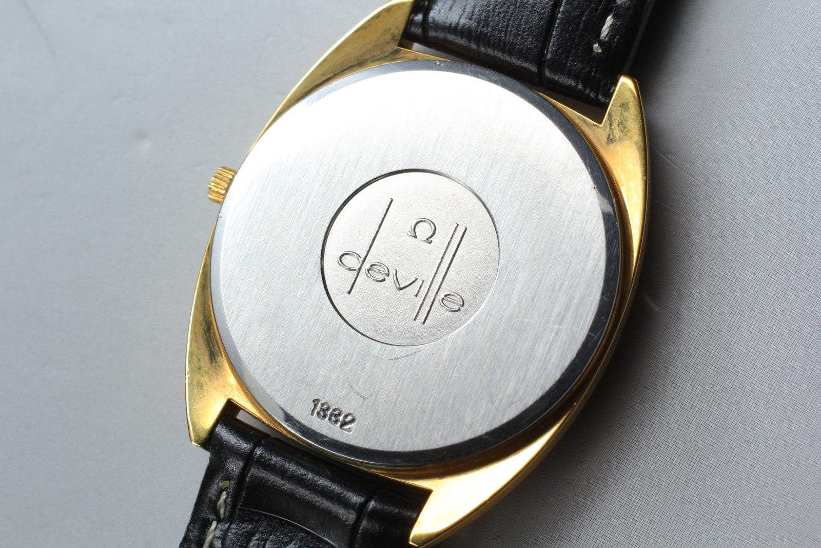 1980 Near MINT OMEGA De Ville 34mm 196.0144 Quartz Gold Dial Men's Watch Vintage