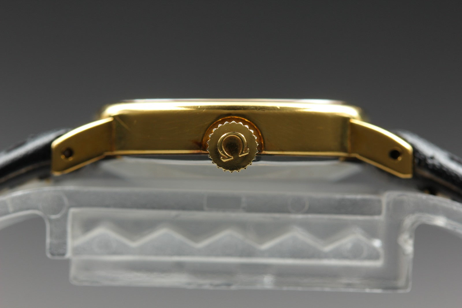 1979 Near MINT OMEGA De Ville 22mm 511.0559 Manual Gold Dial Women's Vintage