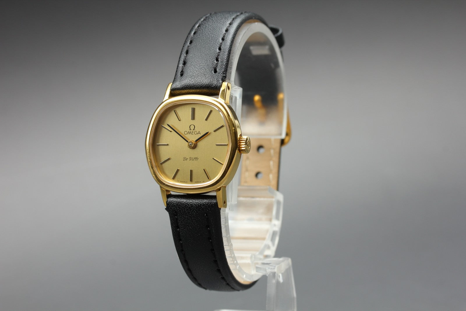 1979 Near MINT OMEGA De Ville 22mm 511.0559 Manual Gold Dial Women's Vintage
