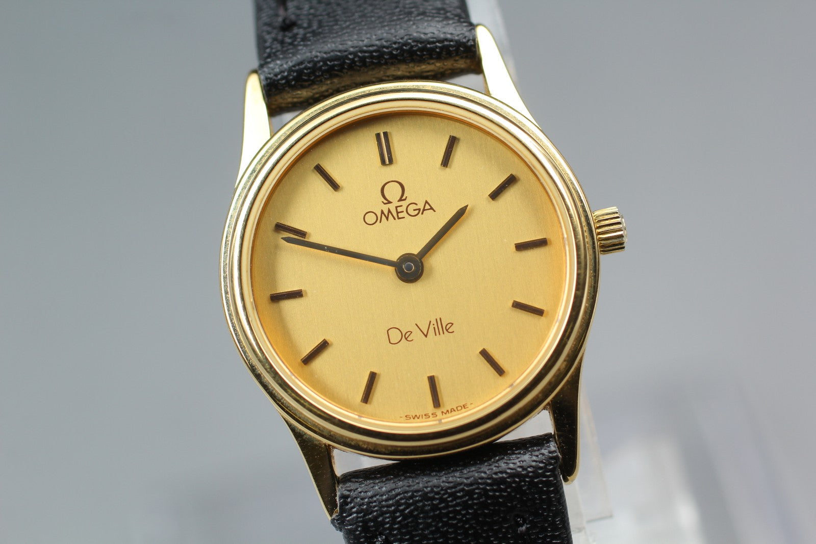 1979 Near MINT/Box OMEGA De Ville 21mm 591.0338 Quartz Gold Dial Women's Vintage