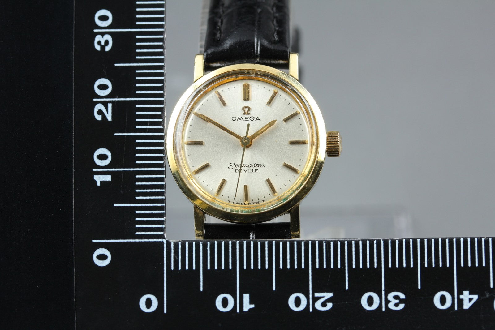 Near MINT OMEGA Seamaster De Ville 22mm Manual Wind Silver Dial Women's Vintage