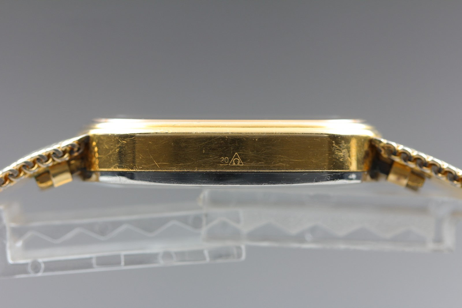 1979 Near MINT OMEGA De Ville 28mm 191.0064 Quartz Gold Dial Men's Watch Vintage