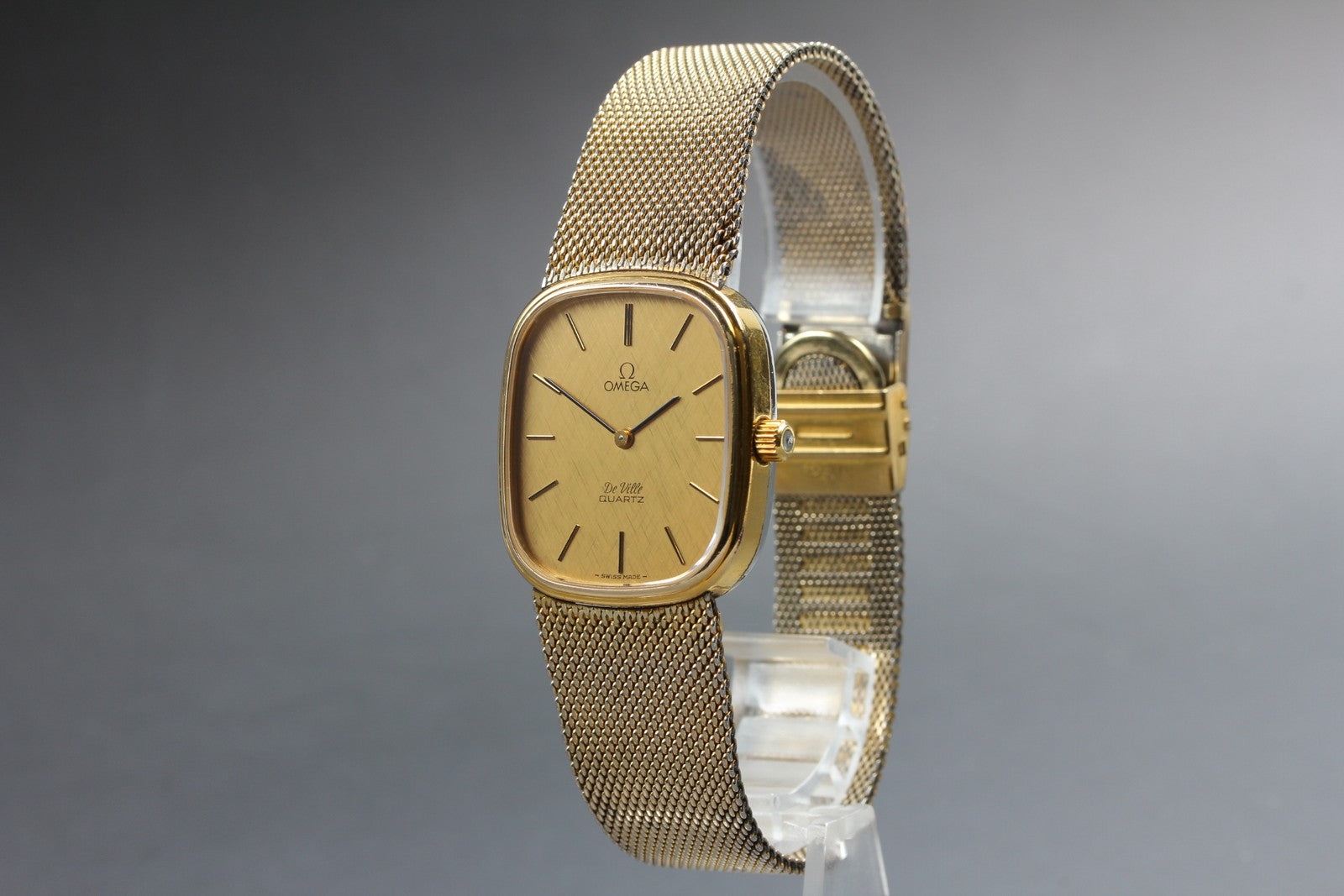 1979 Near MINT OMEGA De Ville 28mm 191.0064 Quartz Gold Dial Men's Watch Vintage