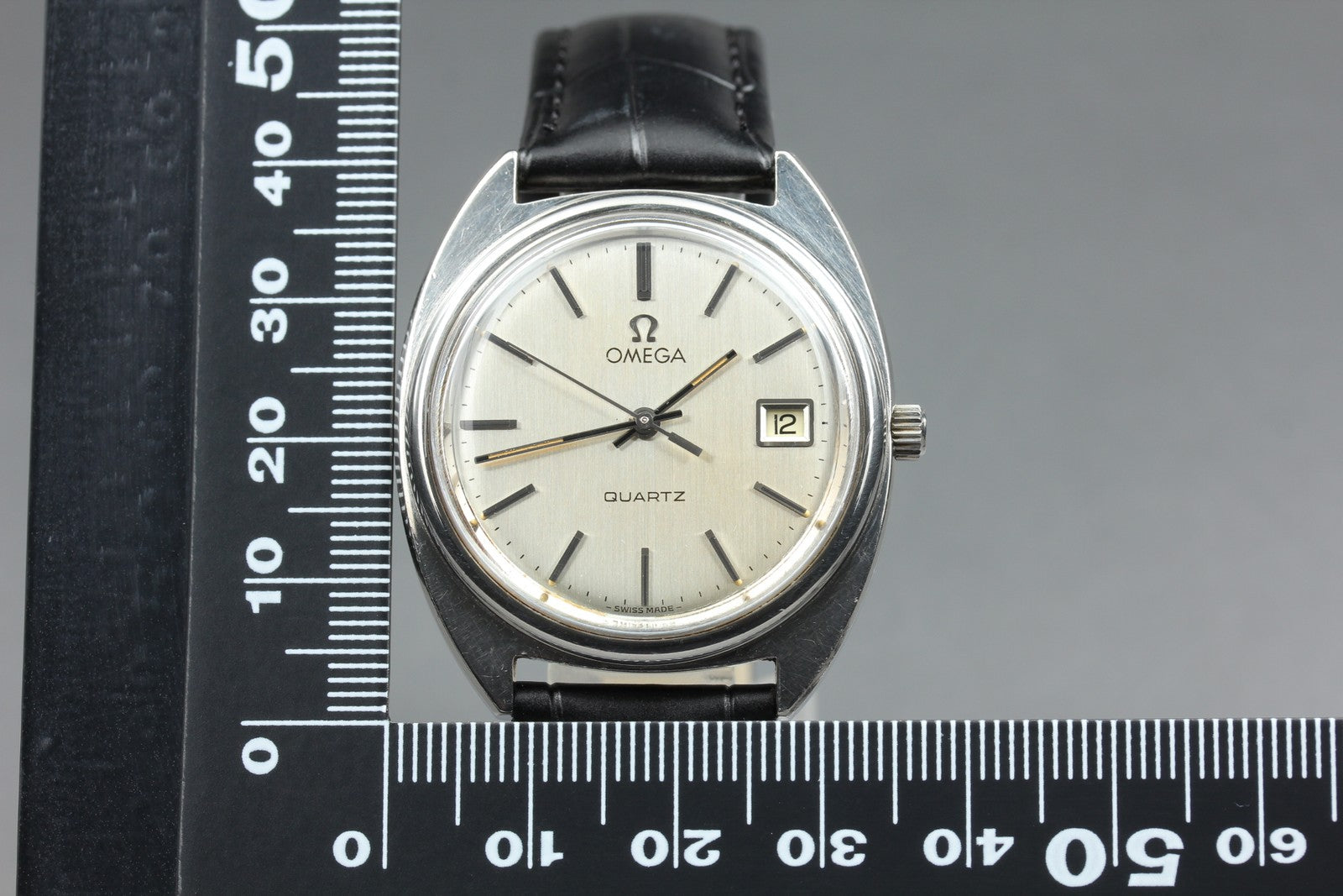 1979 Near MINT OMEGA 35mm 196.0121 Quartz Silver Dial Men's Watch Vintage