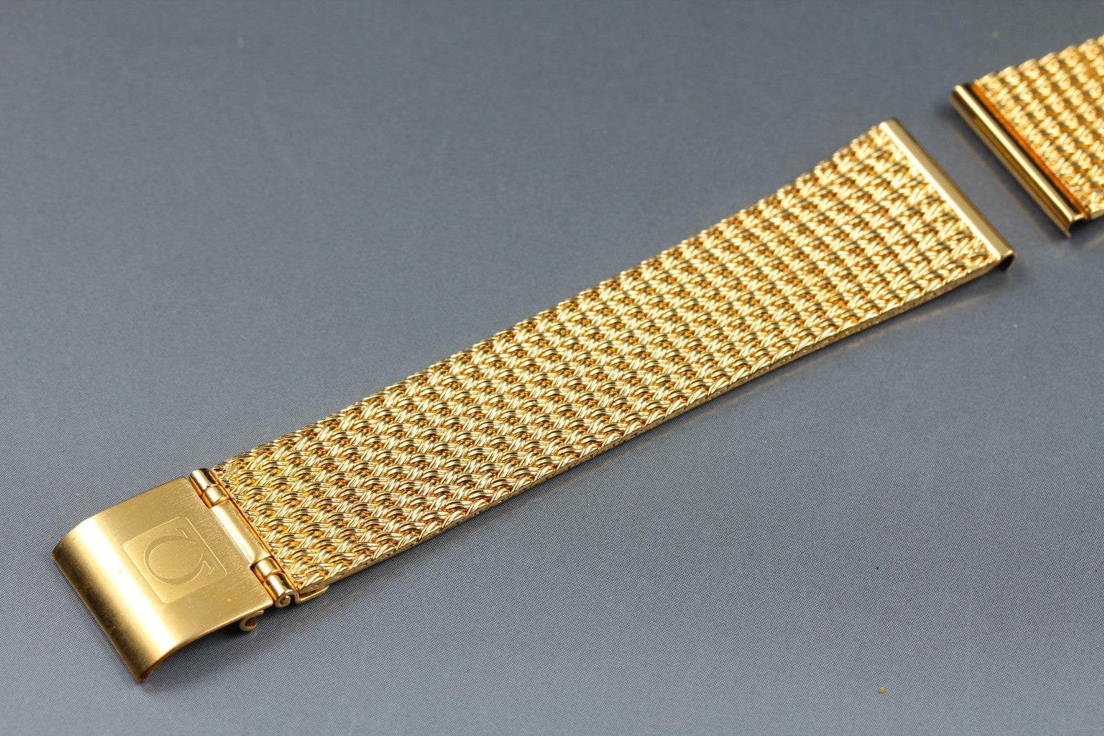 Near MINT OMEGA Milanese/Mesh Band 18mm Stainless steel Gold Plated Men Vintage