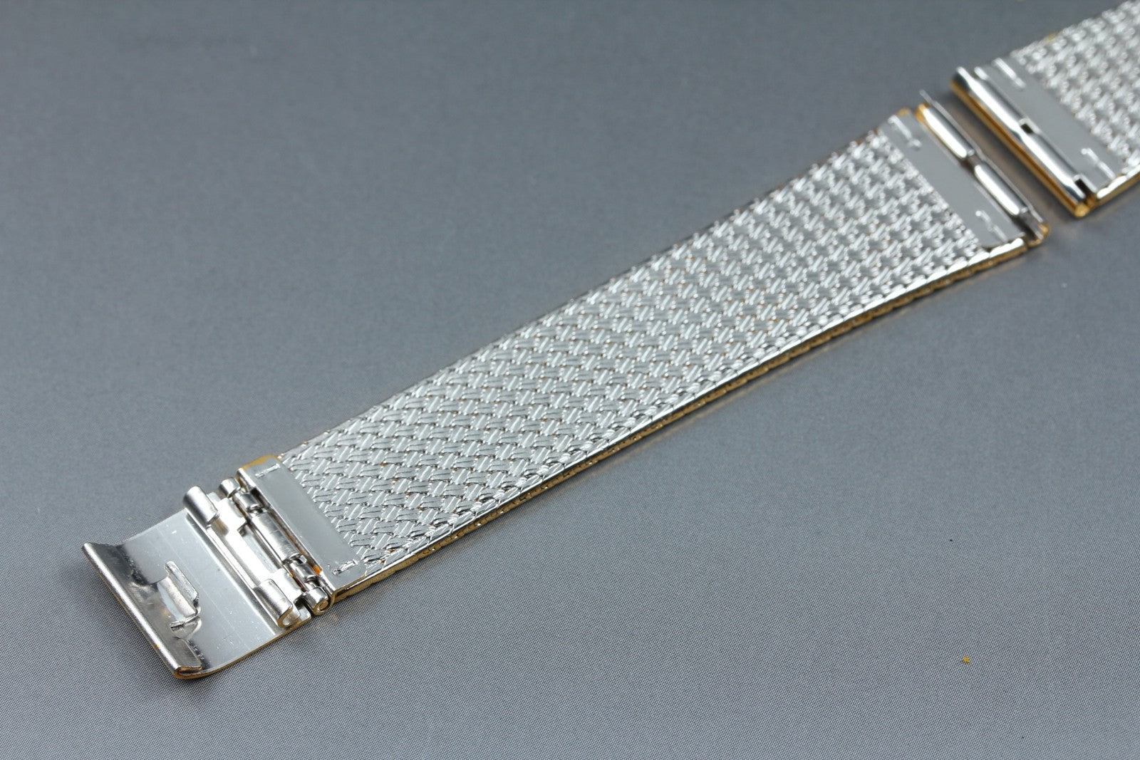 Near MINT OMEGA Milanese/Mesh Band 18mm Stainless steel Gold Plated Men Vintage