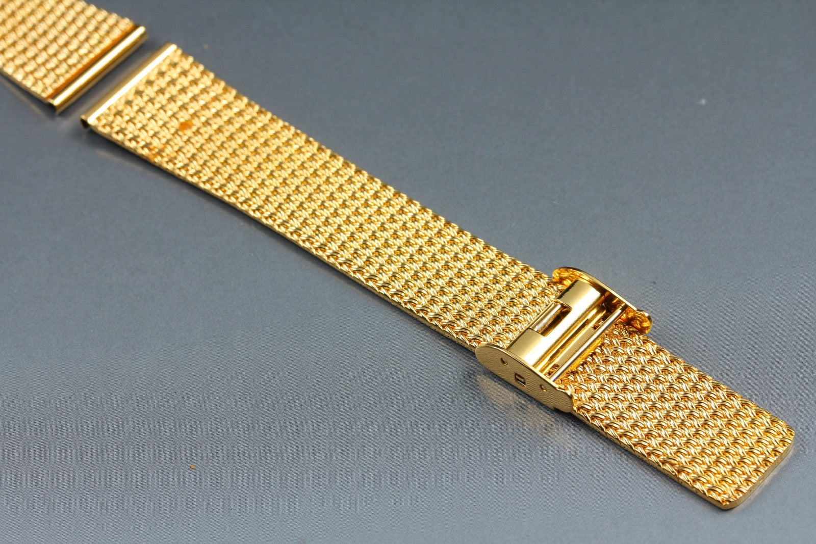 Near MINT OMEGA Milanese/Mesh Band 18mm Stainless steel Gold Plated Men Vintage