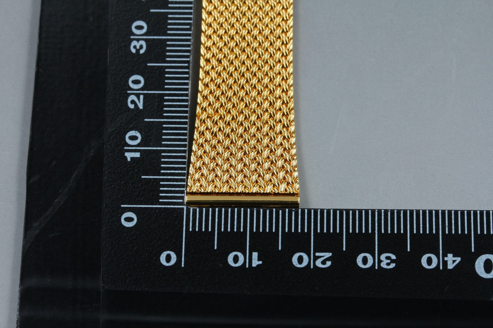 Near MINT OMEGA Milanese/Mesh Band 18mm Stainless steel Gold Plated Men Vintage