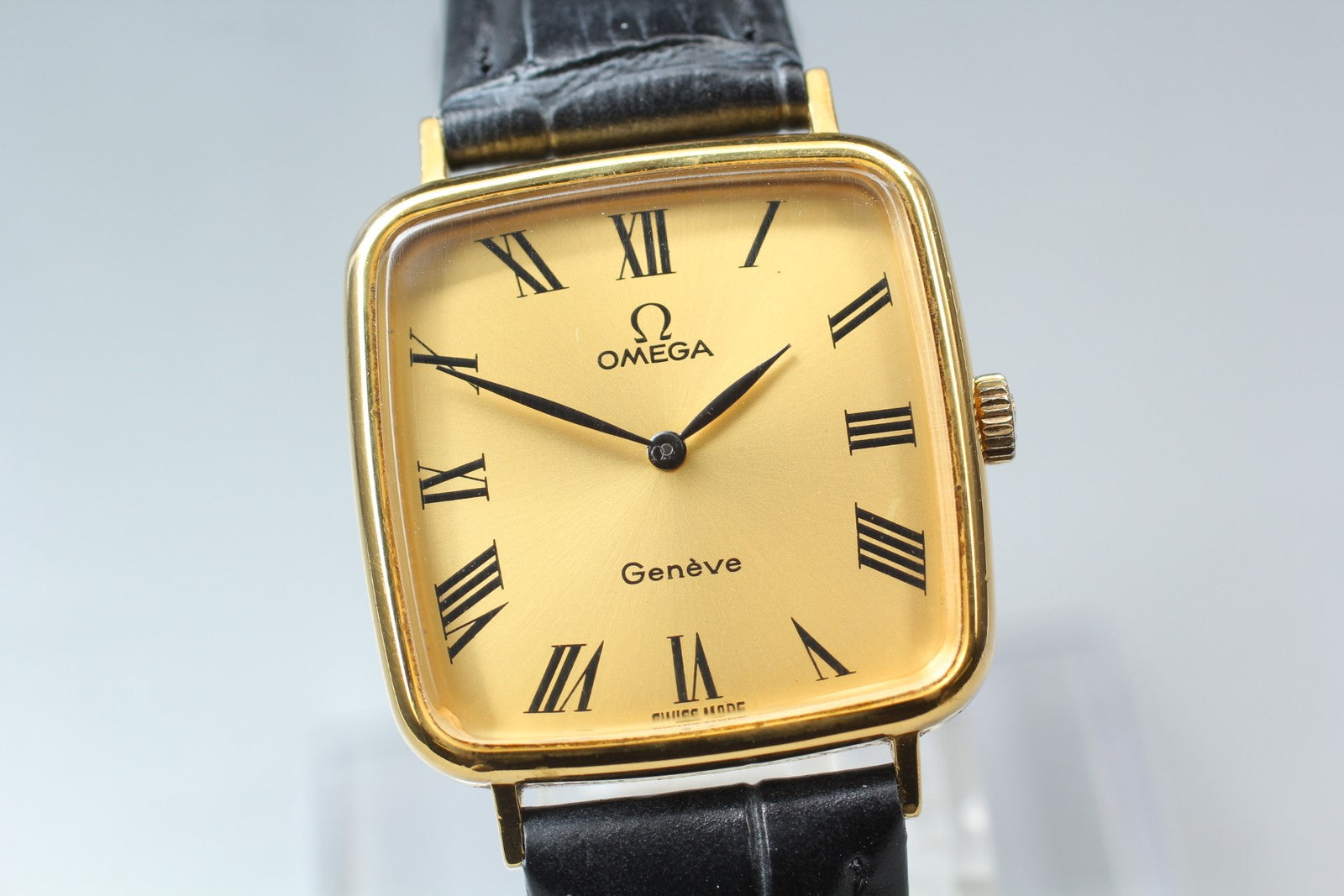 1974 Near MINT OMEGA Geneve 27mm 511.0415 Manual Wind Gold Roman Women's Vintage