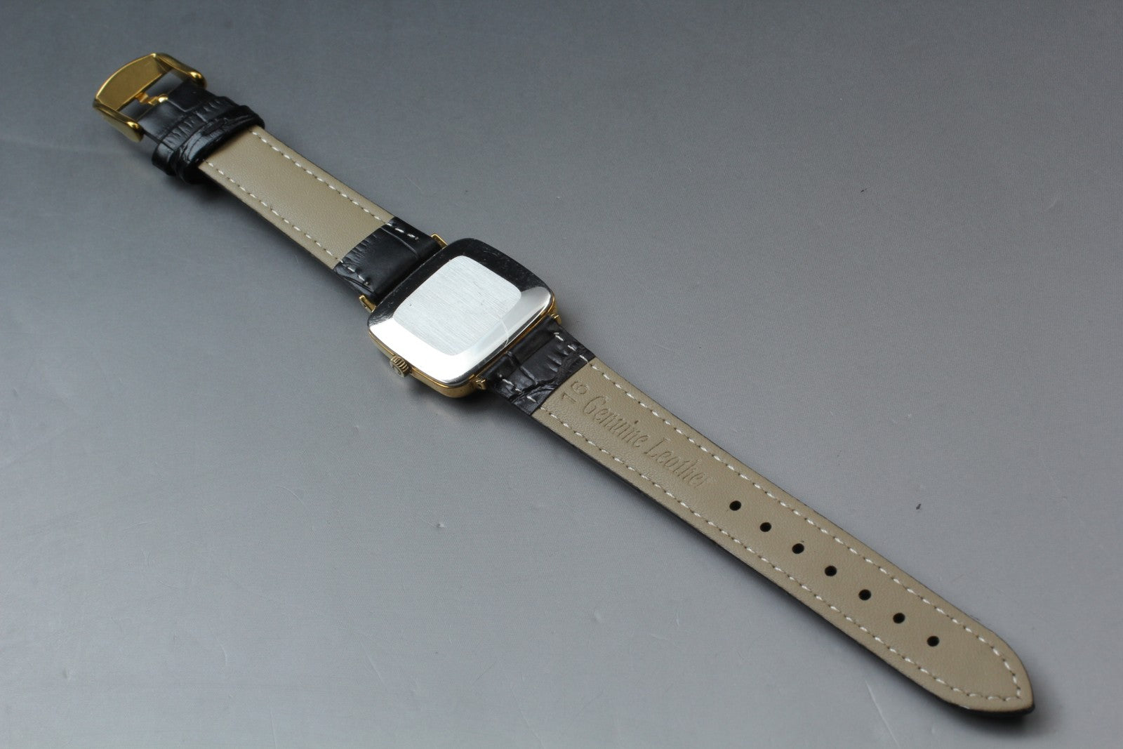1974 Near MINT OMEGA Geneve 27mm 511.0415 Manual Wind Gold Roman Women's Vintage