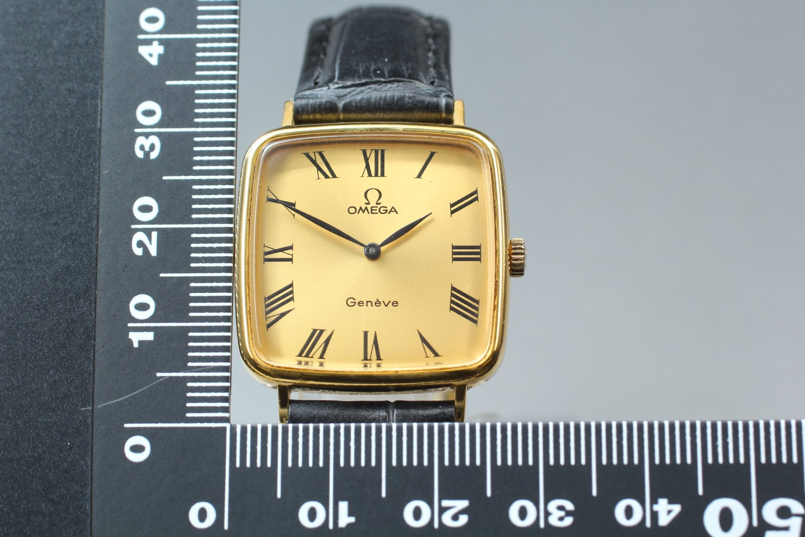 1974 Near MINT OMEGA Geneve 27mm 511.0415 Manual Wind Gold Roman Women's Vintage