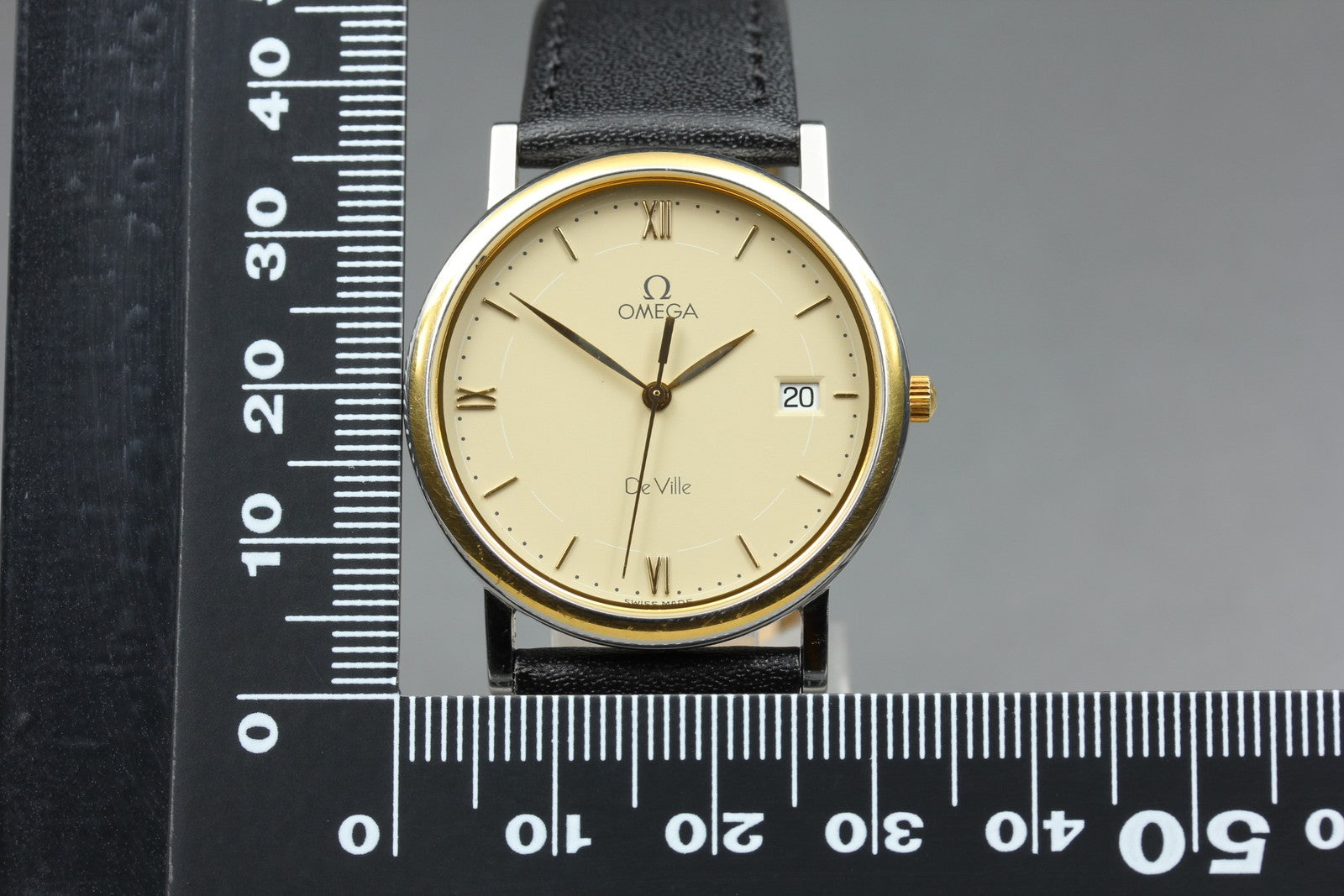 1993 Near MINT OMEGA De Ville 32mm 196.2430 Quartz Roman Dial Men's Vintage