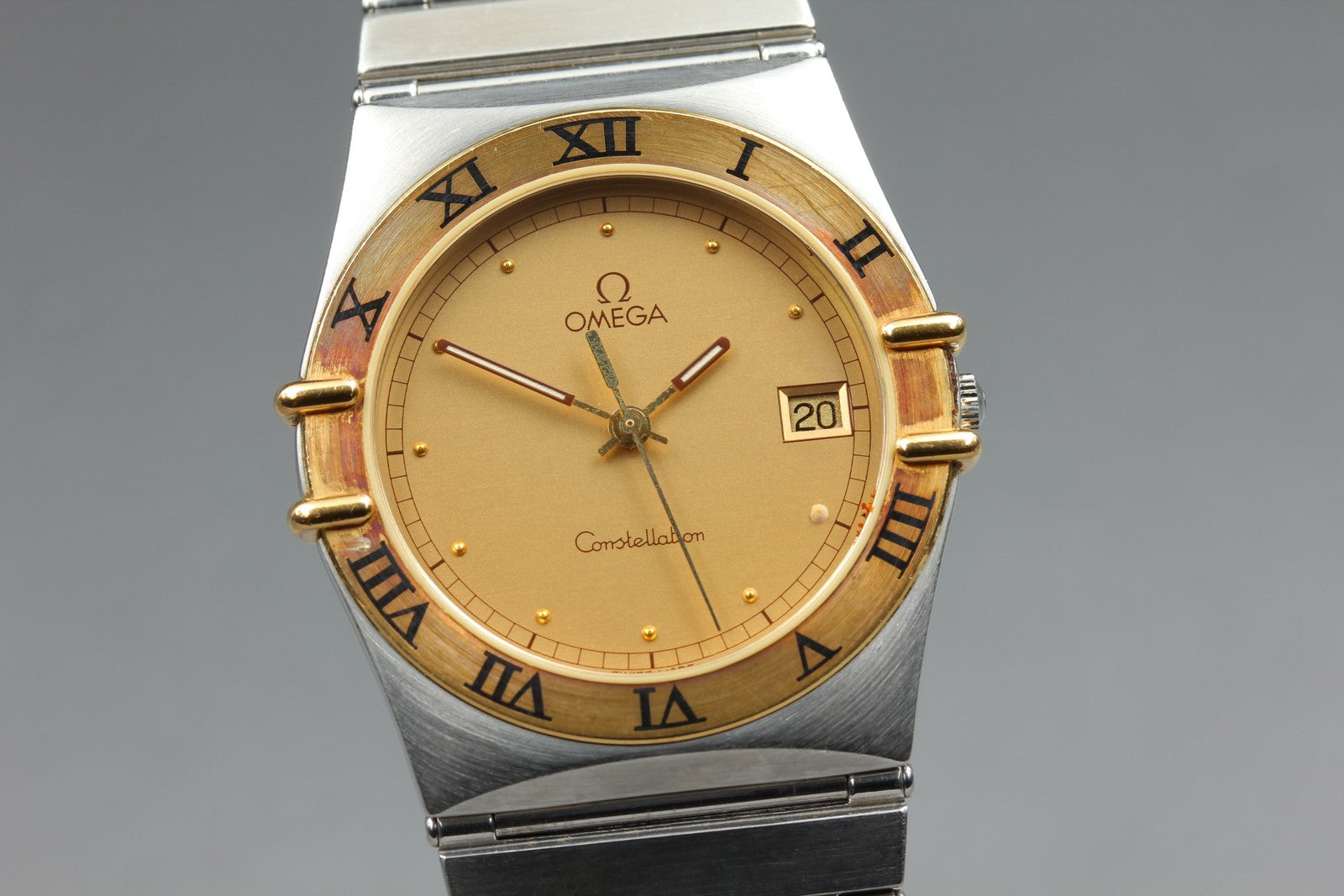 Near MINT OMEGA Constellation 32mm 396.1070 Quartz 18k Bezel Gold Men's Vintage